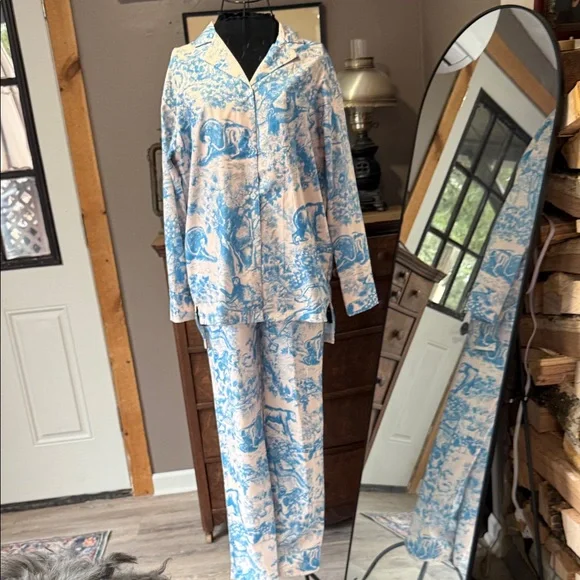 Blue and Cream Women's Printed Set (Almost Identical to the Commense version) - Picture 8 of 11